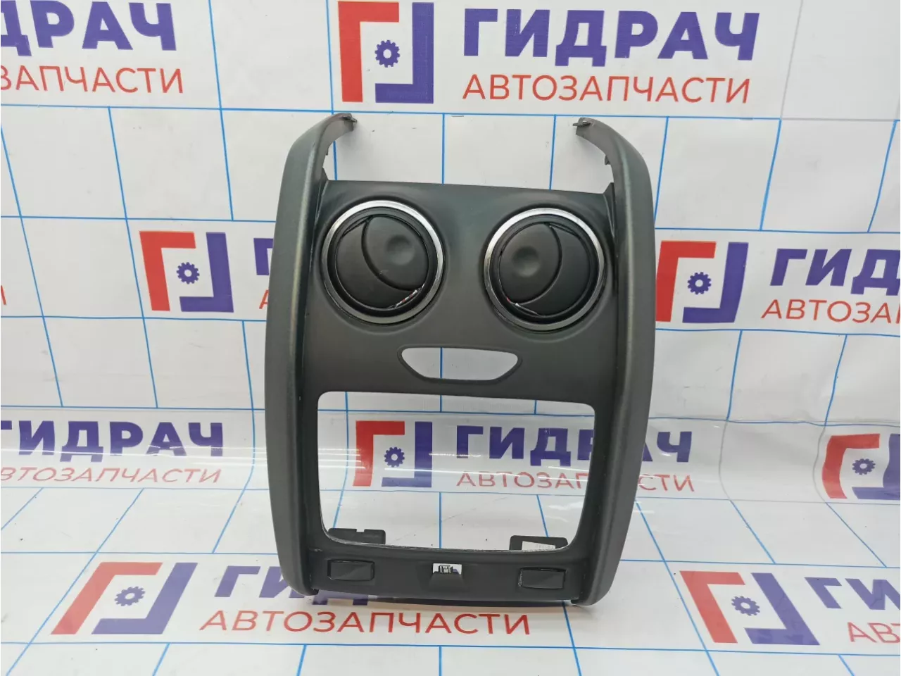 Рамка магнитолы Renault Duster (HS) 682606825R. Потертость.